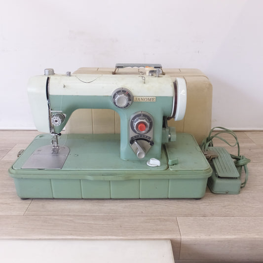 [送料無料] 現状品★ジャノメ JANOME 家庭用ミシン MODEL 670　100V 50/60Hz　昭和レトロ アンティーク★