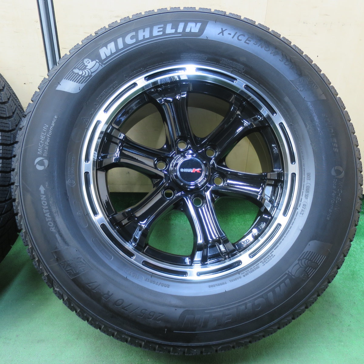 超バリ溝！23年！キレイ！ほぼ10分★スタッドレス 265/70R17 ミシュラン X-ICE SNOW SUV B-MUD K 17インチ PCD139.7/6H★5101709イス