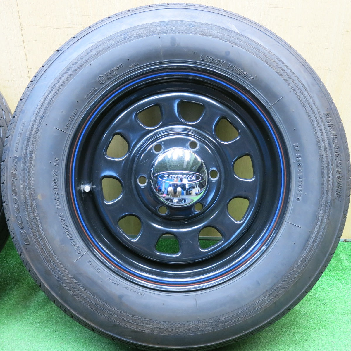 バリ溝！25年！キレイ！9.5分★DAYTONA 195/80R15 107/105S ブリヂストン エコピア RD613 デイトナ 15インチ PCD139.7/6H★6050303HAノ
