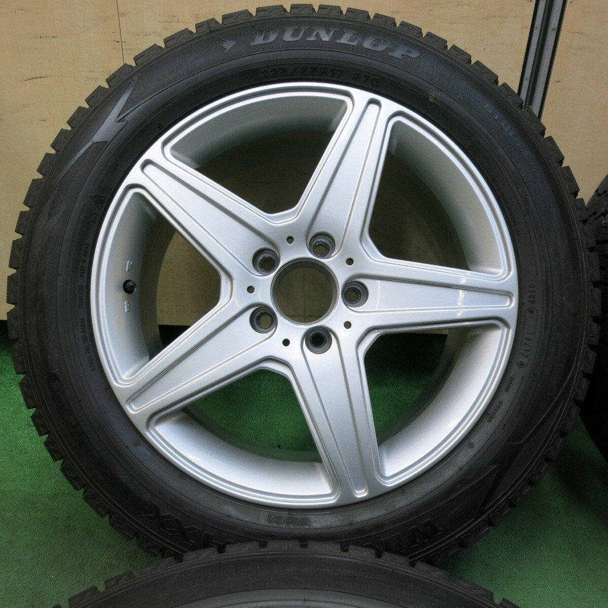 バリ溝！キレイ！9.5分★ベンツ 等 AGA TARGA 225/55R17 スタッドレス ダンロップ ウインターマックス WM02 17インチ PCD112/5H★4121108SYス