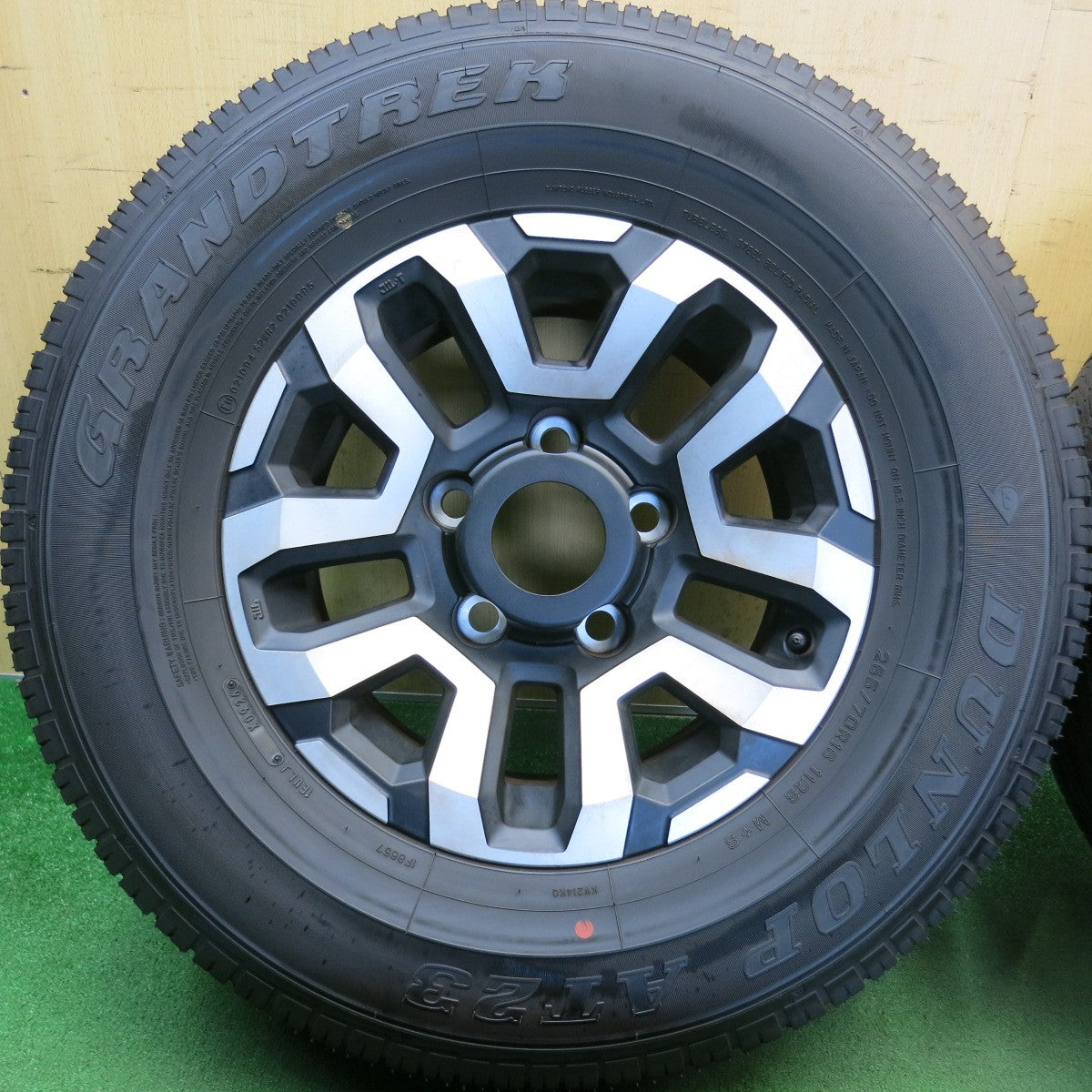 バリ溝！26年！9.5分◎トヨタ ランクル 70 純正 265/70R16 ダンロップ AT23 グラントレック 16インチ PCD150/5H◎6082301HAノ