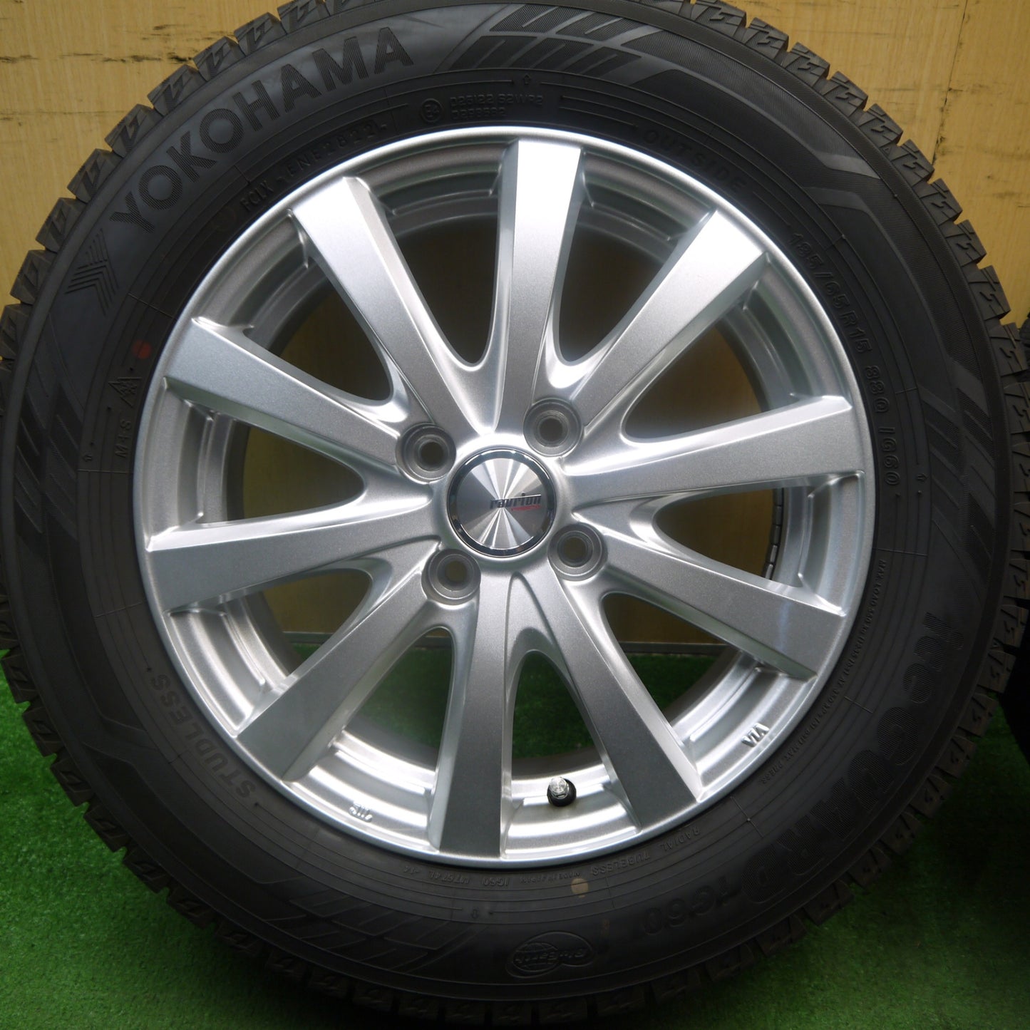 バリ溝！22年！キレイ！ほぼ10分★スタッドレス 185/65R15 ヨコハマ アイスガード iG60 ravrion RS01 ラブリオン 15インチ PCD100/4H★5072906Hス