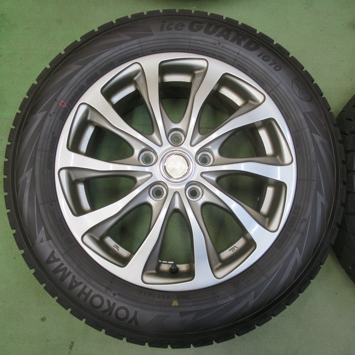 ほぼ未使用！24年◎スタッドレス 205/60R16 ヨコハマ アイスガード iG70 BALMINUM TR10 バルミナ 16インチ PCD114.3/5H◎6081603イス