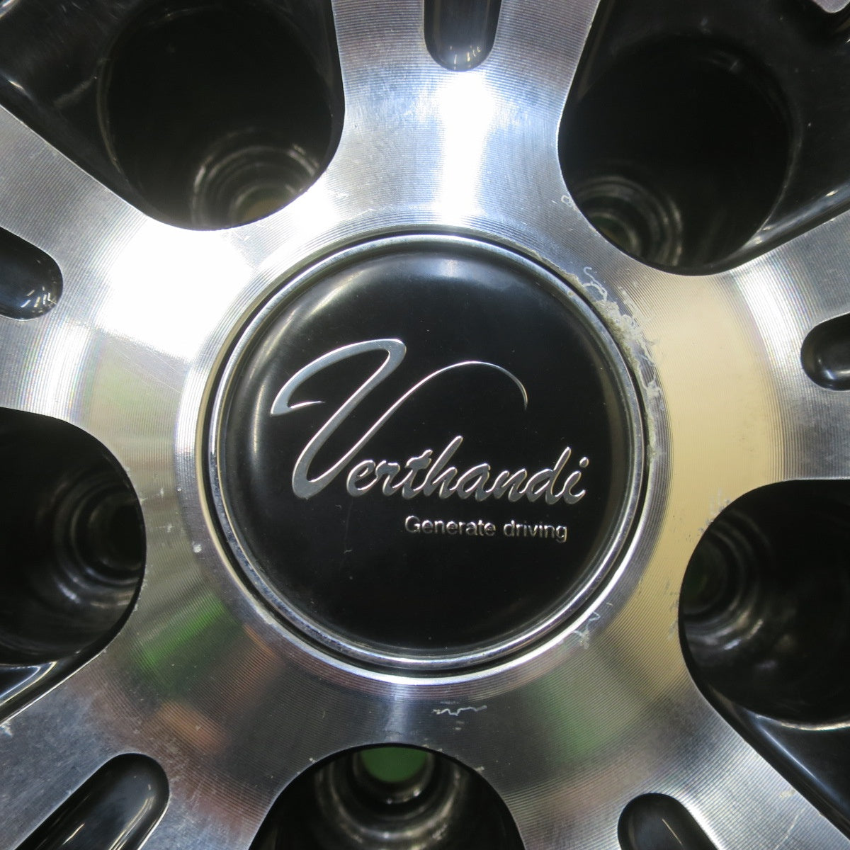 バリ溝！23年！8.5分◎スタッドレス 235/50R18 モモ SUV POLE W-4 Verthandi ヴェルザンディ 18インチ PCD114.3/5H◎6091501IMス