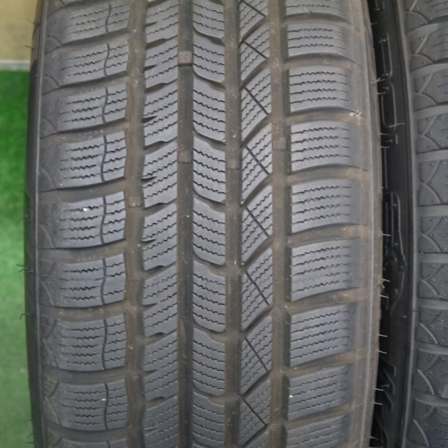 バリ溝！22年！9.5分★アルファロメオ ミト 純正 195/55R16 スタッドレス モモ NORTH POLE 16インチ PCD98/4H★6053106KKス