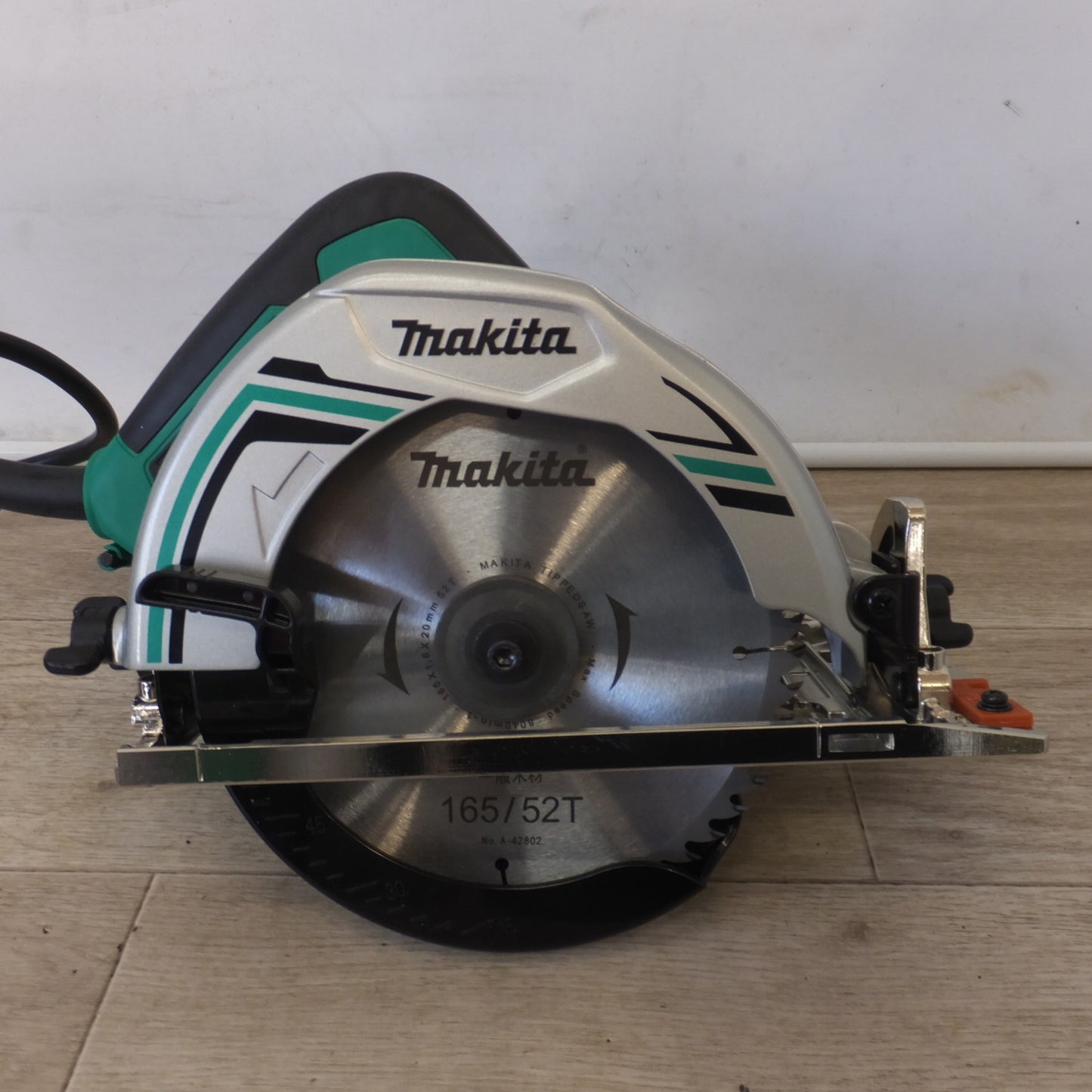 [送料無料] キレイ★マキタ makita 165mm マルノコ M565　155～165mm　100V～ 11A 50-60Hz 1050W　木工用 超硬丸ノコ★