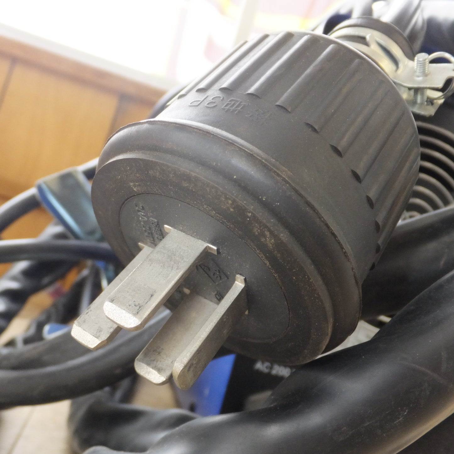 [送料無料] ★TIG溶接機 DC INVERTER TIG WELDER TIG200Amos EN60974-1　200V 50-60Hz　メーカー 不明★