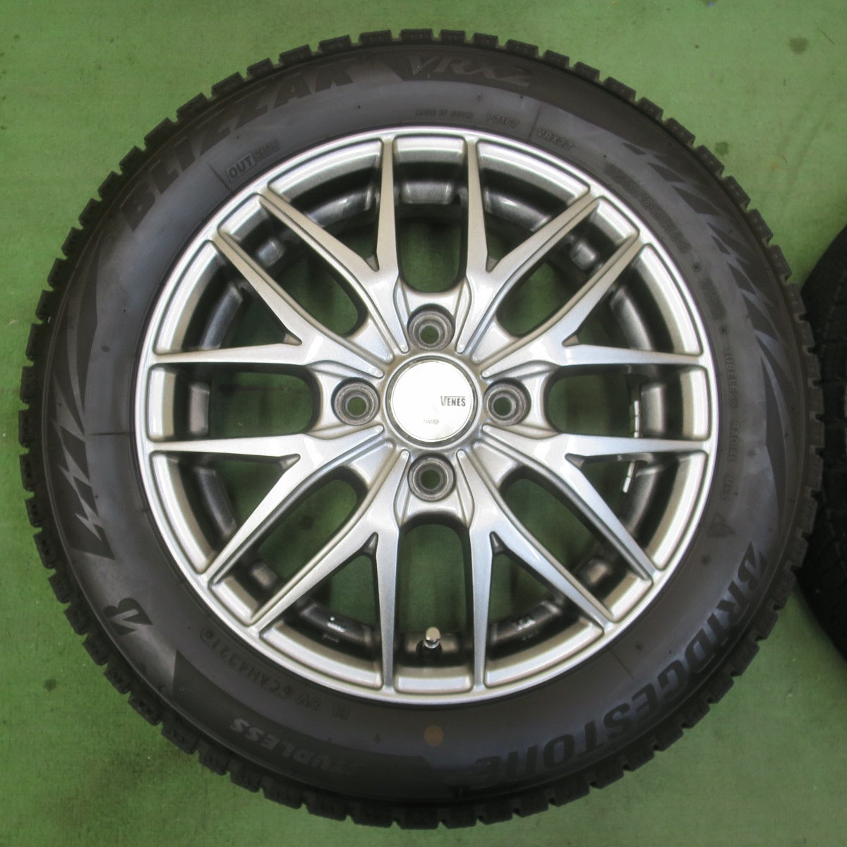 バリ溝！キレイ！8.5分★スタッドレス 155/65R14 ブリヂストン ブリザック VRX2 VENES TREAD トレッド ヴェネス 14インチ PCD100/4H★6011307イス