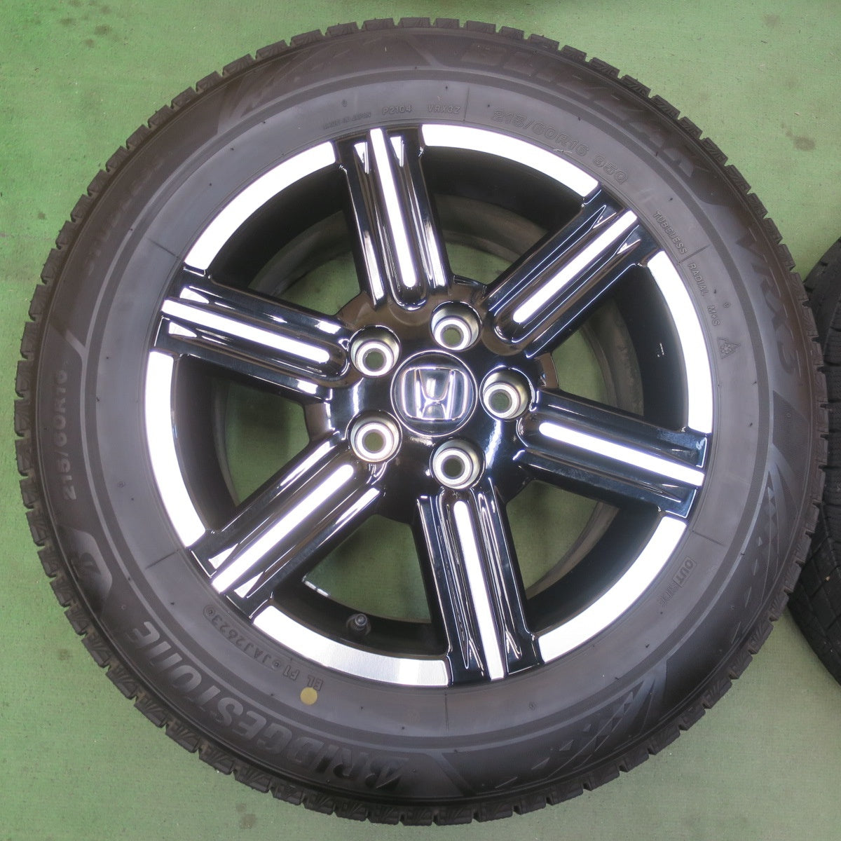 バリ溝！23年！キレイ！9.5分★ホンダ RV ヴェゼル 純正 215/60R16 スタッドレス ブリヂストン ブリザック VRX3 16インチ PCD114.3/5H★6032305イス