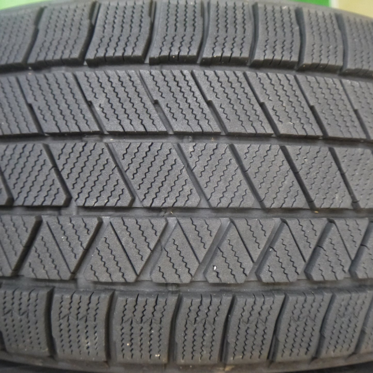 バリ溝！23年！9.5分★スタッドレス 215/50R17 ブリヂストン ブリザック VRX3 タイヤ 17インチ レヴォーグ ステップワゴン プリウスα 等★5111004Hスタ