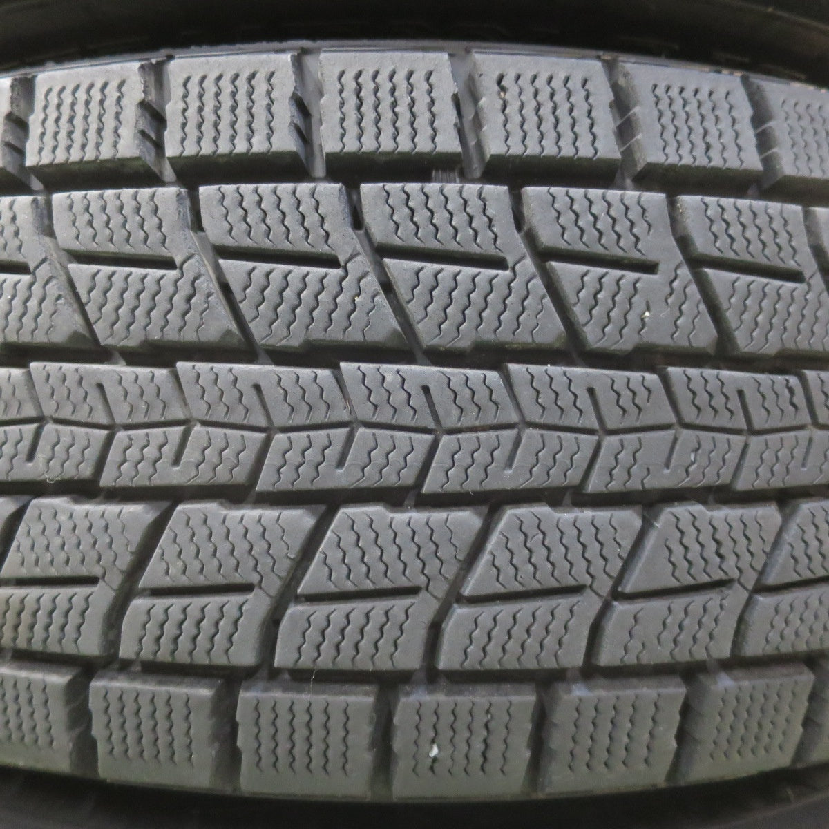 バリ溝！22年！キレイ！9.5分★スタッドレス 225/65R17 ダンロップ ウインターマックス SJ8 SJ8+ MP-04 17インチ PCD114.3/5H★6022112イス