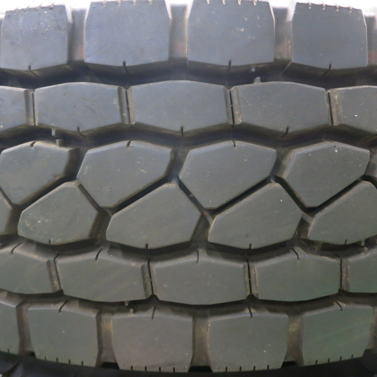 *送料無料* バリ溝！22年！9.5分★トラック タイヤ 245/70R19.5 136/134J ブリヂストン エコピア M801Ⅱ ミックス オールシーズン 19.5インチ★4071005HAノタ