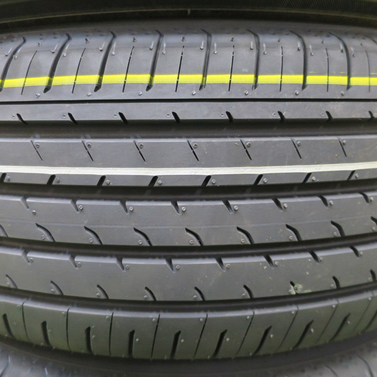 新車外し！26年◎225/60R18 ヨコハマ アドバン V03 タイヤ 18インチ 40系 アルファード ヴェルファイア ハリアー RAV4 レクサス NX 等◎6101701NGノタ