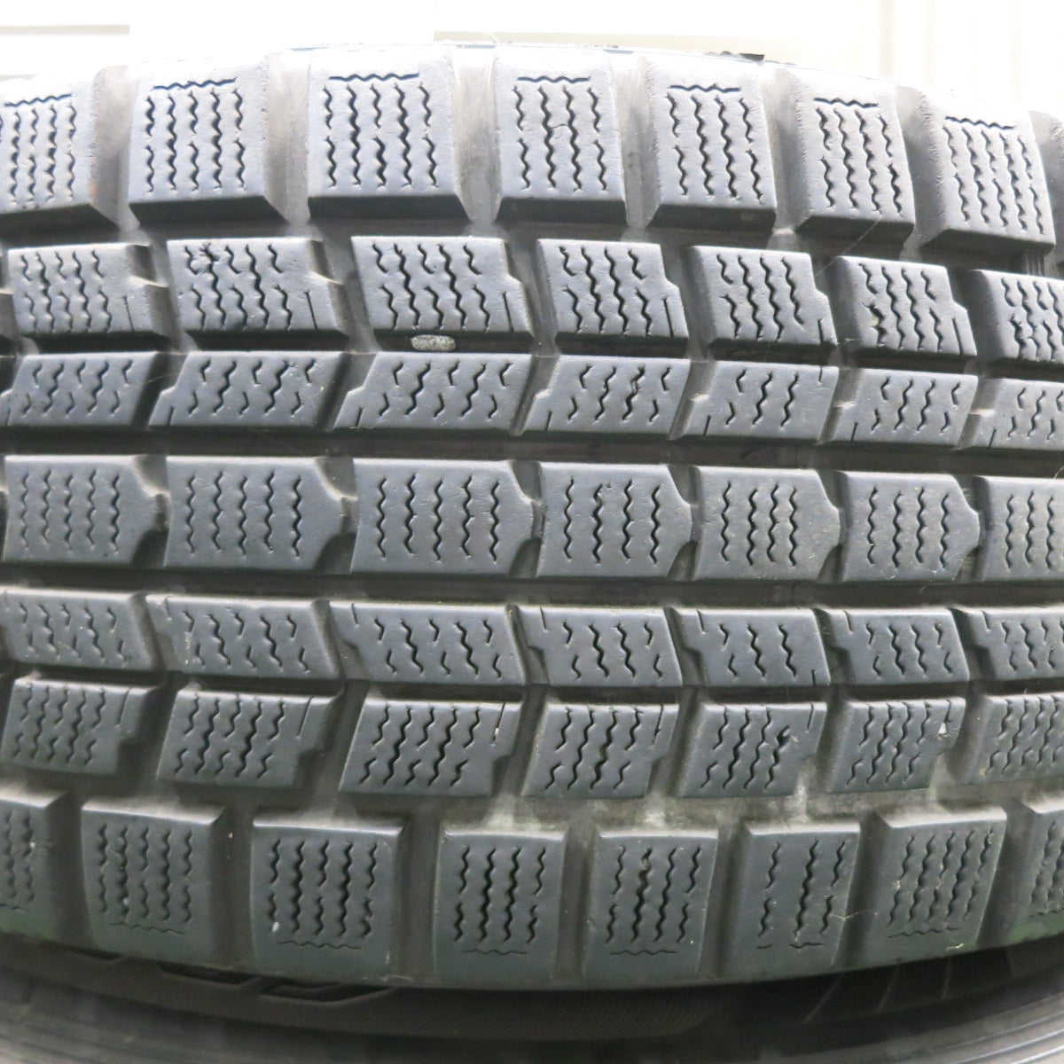 *送料無料* バリ溝！キレイ！9.5分★REVERLINE 235/60R18 スタッドレス ダンロップ グラントレック SJ7 リバーライン 18インチ PCD114.3/5H★4062503NJス