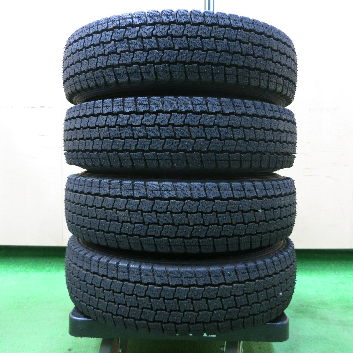 *送料無料* 超バリ溝！キレイ！ほぼ10分★スタッドレス 145R12 6PR グッドイヤー アイスナビ CARGO スチール ホイール 12インチ PCD100/4H★4053108イス