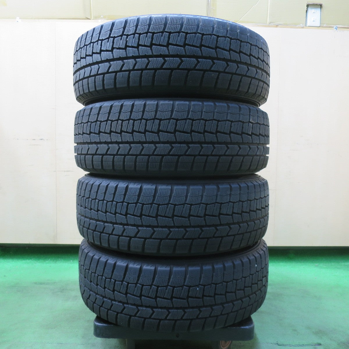 [送料無料] バリ溝！22年！キレイ！ほぼ10分★BMW MINI 等 Eurodesign 195/55R16 スタッドレス ダンロップ ウインターマックス WM02 16インチ ユーロデザイン PCD112/5H★5031507イス