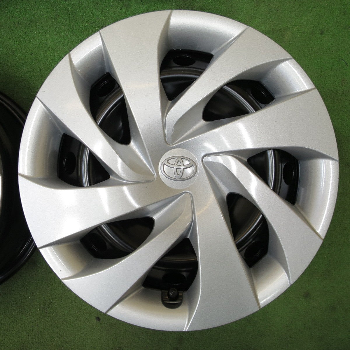 新車外し★トヨタ ヤリス 純正 スチール ホイール 14インチ 14×5.5J PCD100/4H★6060102NGホ