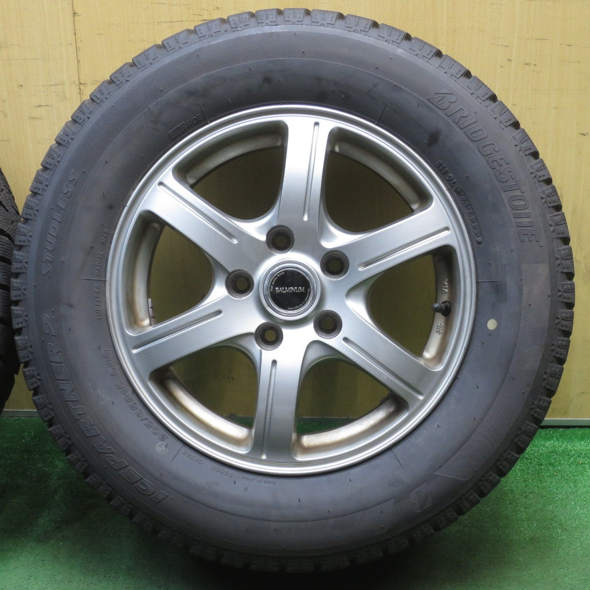バリ溝！23年！9.5分★スタッドレス 205/65R15 ブリヂストン アイスパートナー2 FEID ZART/G6 BALMINUM 15インチ PCD114.3/5H★5073001NJス