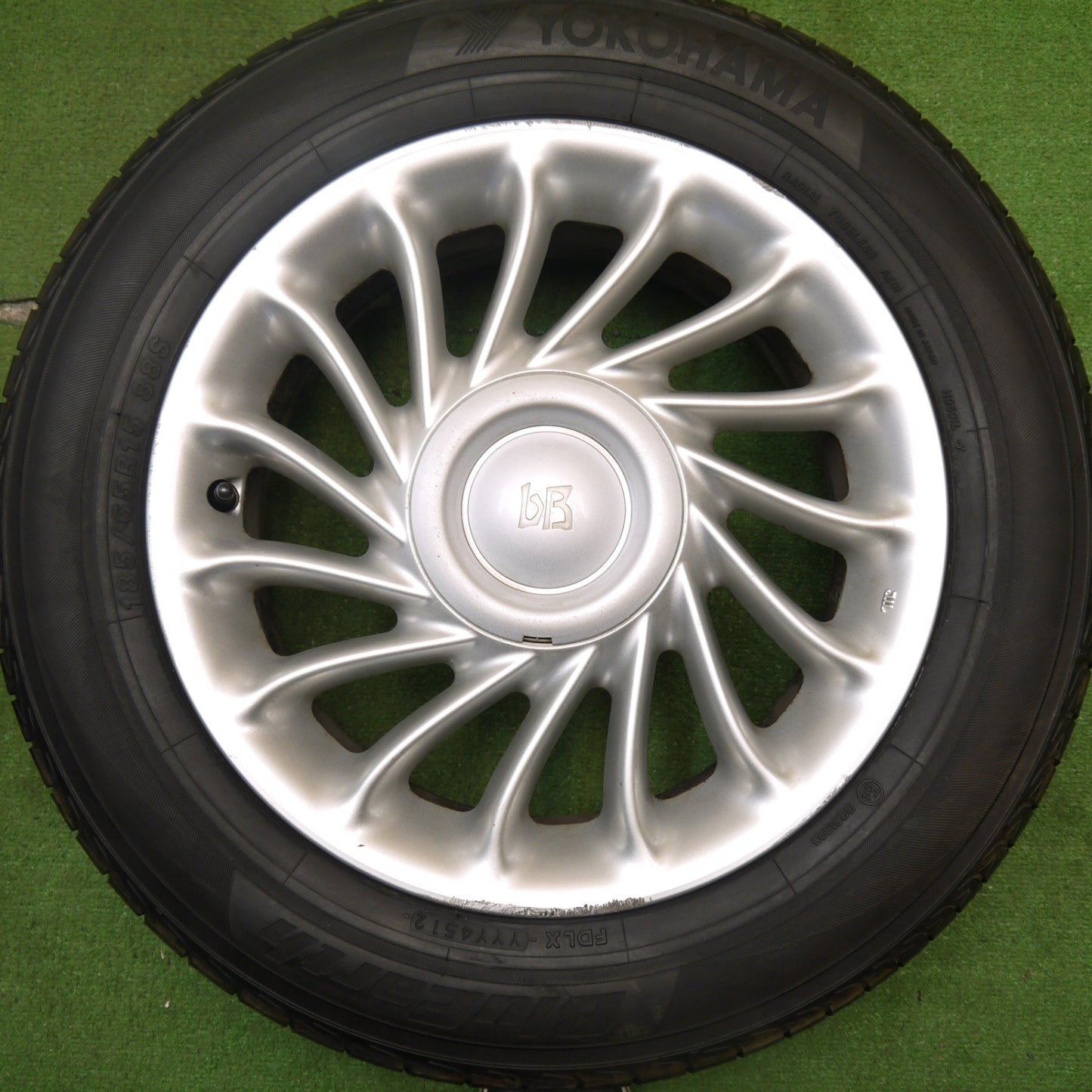 [送料無料] バリ溝！9分★トヨタ bB 純正 185/65R15 ヨコハマ ブルーアース AE01 15インチ PCD100/4H★5040702Hノ