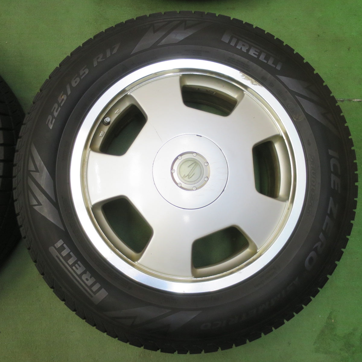 バリ溝！23年！9.5分★スタッドレス 225/65R17 ピレリ アイスゼロ アシンメトリコ 社外 アルミ 17インチ 114.3/4H 5H マルチ★5111408イス