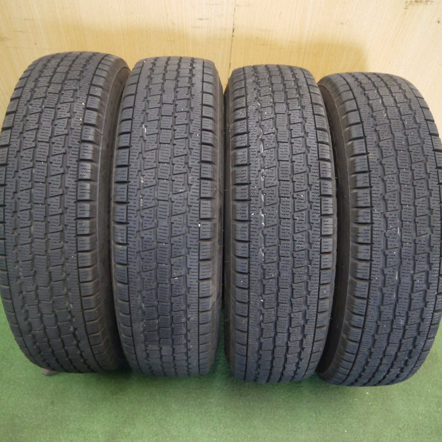 キレイ！22年◎スタッドレス 145/80R12 80/78N ブリヂストン W300 TEAD テッド 12インチ PCD100/4H◎6061507Hス