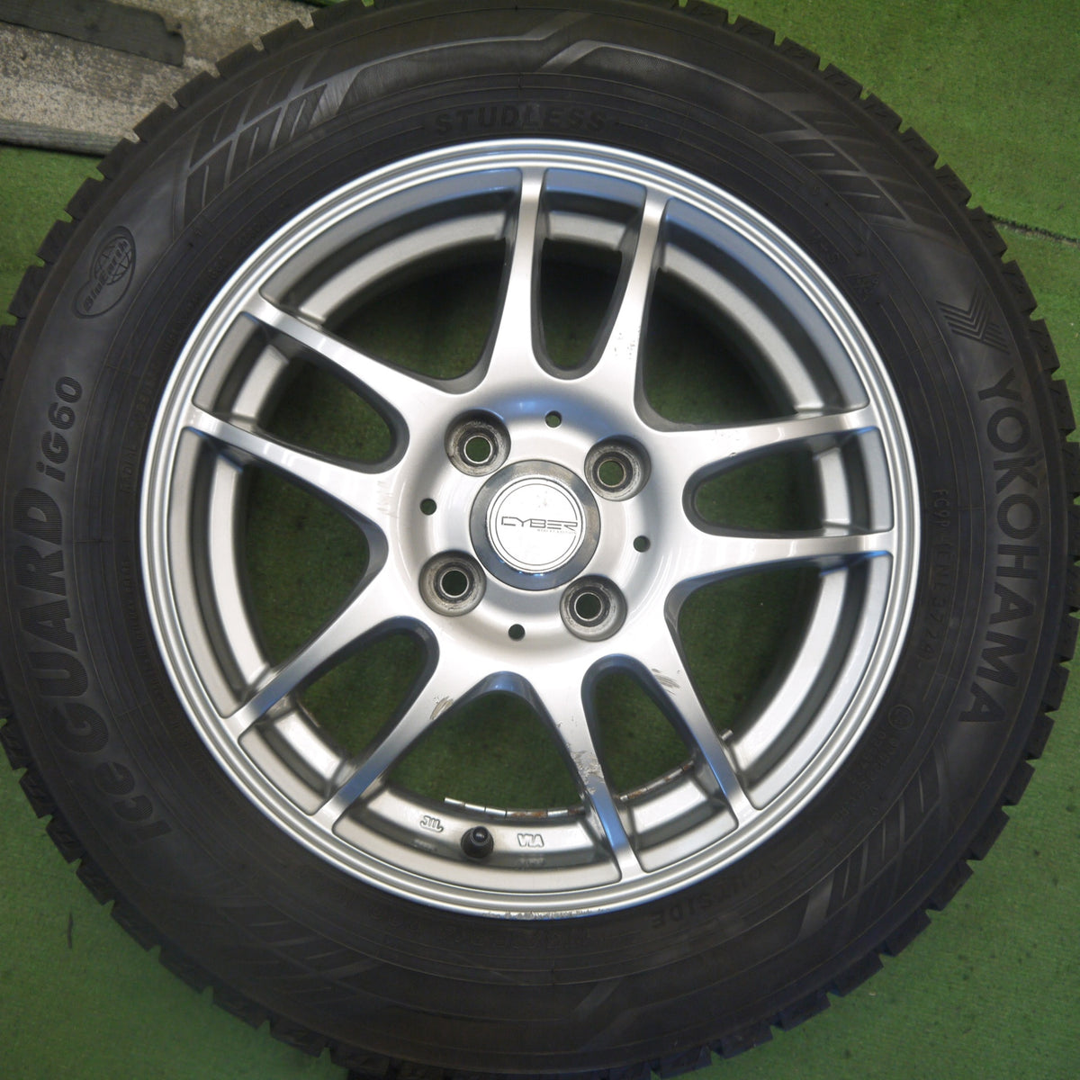 バリ溝！24年！9分◎スタッドレス 175/65R14 ヨコハマ アイスガード iG60 CYBER サイバー 14インチ PCD100/4H◎6083101Hス