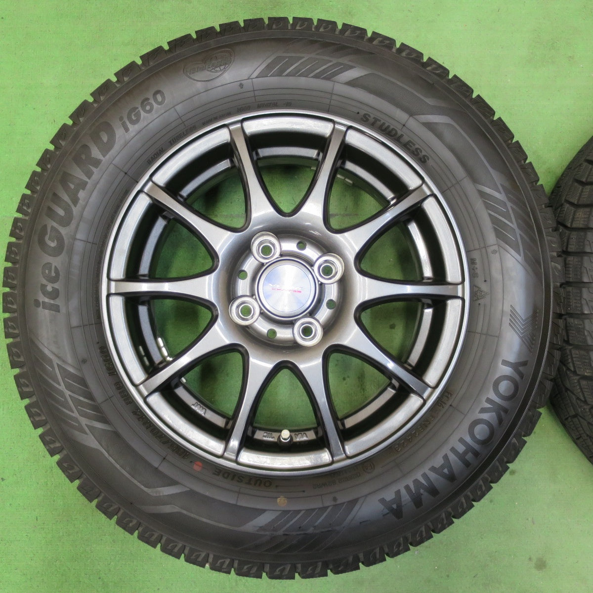 バリ溝！23年！キレイ！9.5分★スタッドレス 185/70R14 ヨコハマ アイスガード iG60 VELVA CHARGE ヴェルヴァ 14インチ PCD100/4H★5041205イス