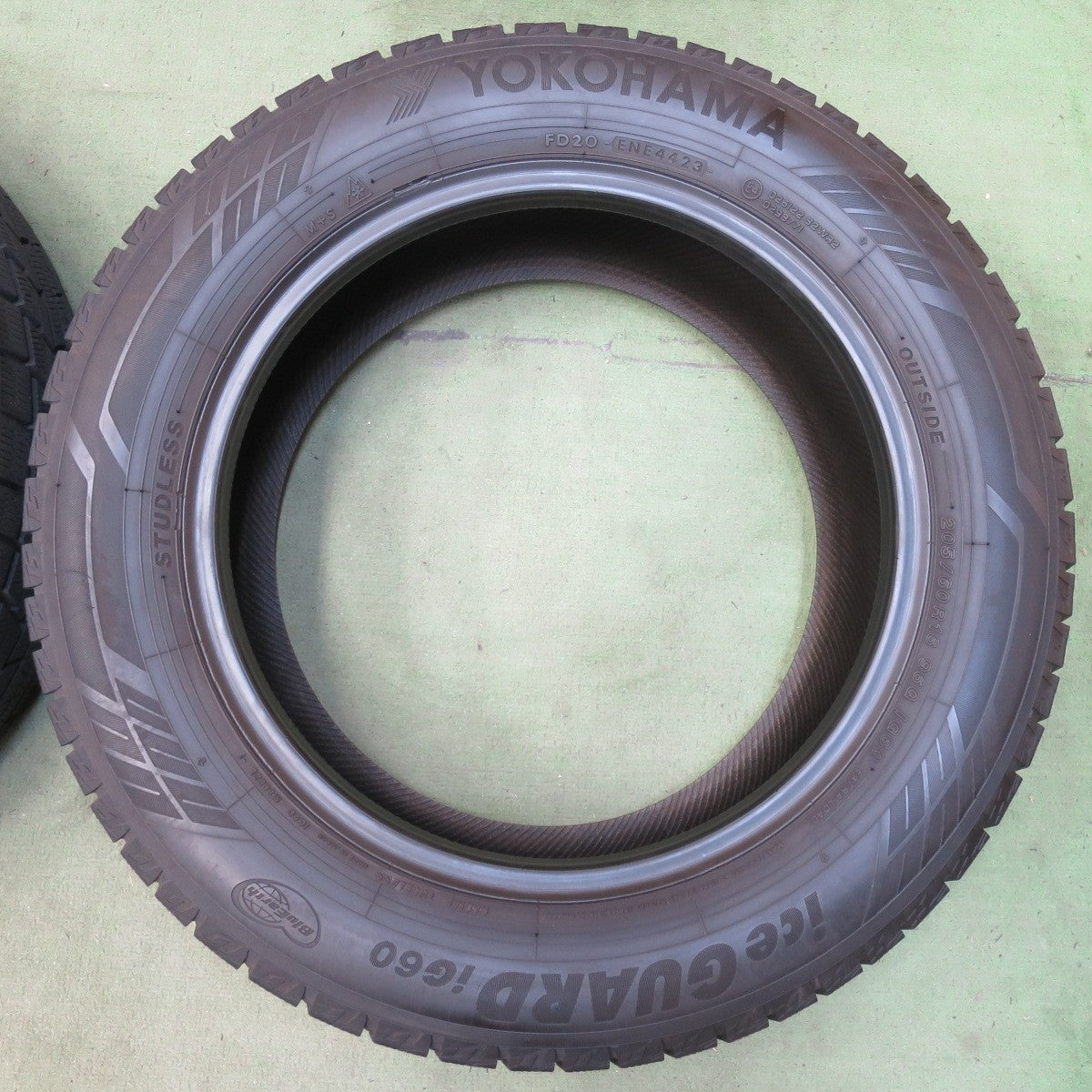 バリ溝！23年！9.5分◎スタッドレス 205/60R16 ヨコハマ アイスガード iG60 タイヤ 16インチ ノア ヴォクシー エスクァイア ステップワゴン 等◎6070205イスタ
