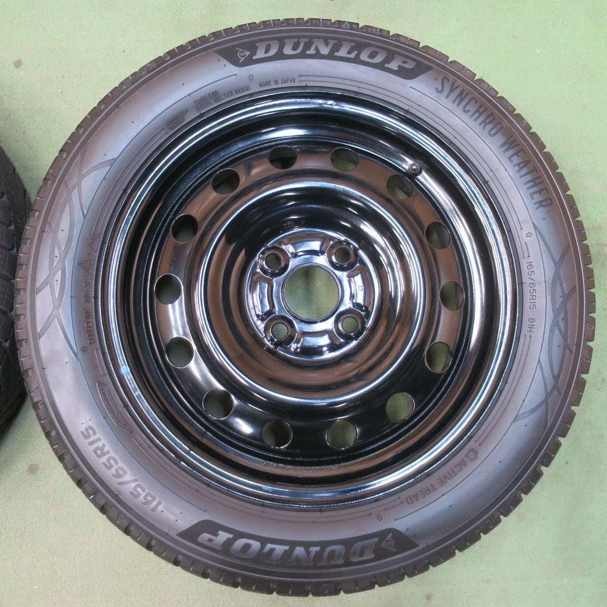 ほぼ未使用！25年！キレイ★ダイハツ タフト 純正 スチール 165/65R15 スタッドレス ダンロップ SYNCHRO WEATHER 15インチ PCD100/4H★6042903イス