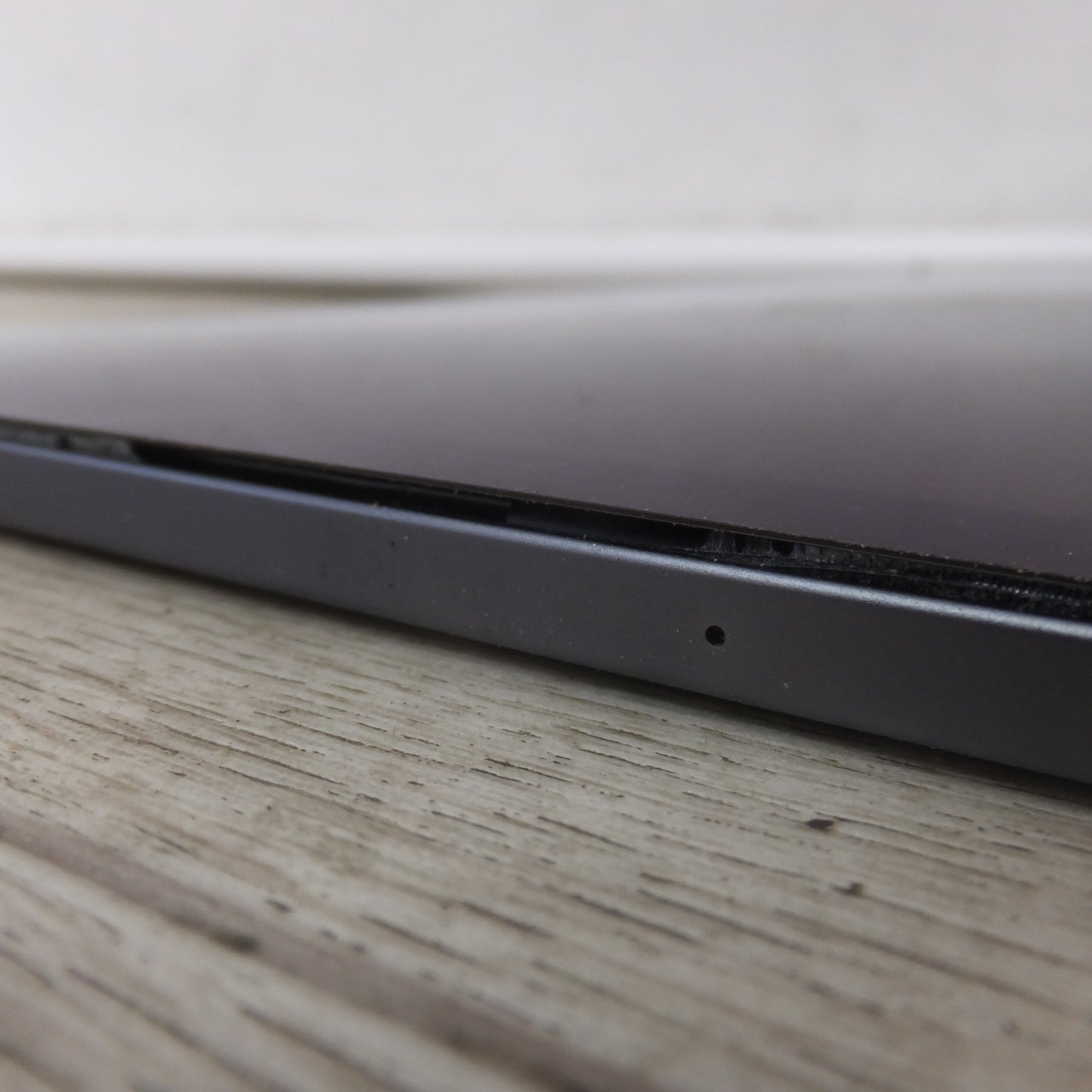 [送料無料] 現状品★アップル Apple iPad Pro 11-inch 第1世代 A1934 MU102J/A 256GB　ドコモ 判定 ○ SIMフリー★