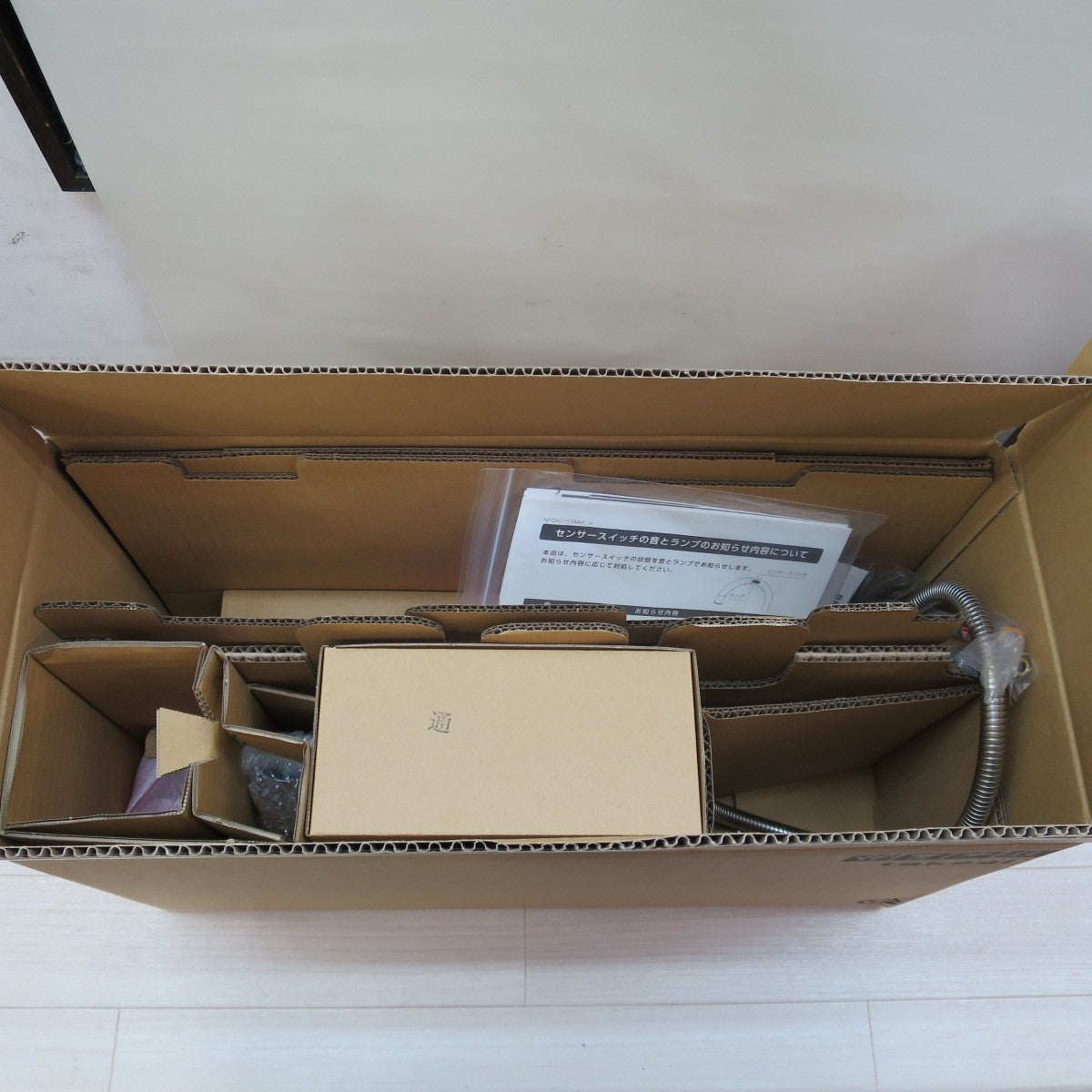 [送料無料] 未使用☆Takagi タカギ タッチレス 蛇口 一体型 浄水器 LC122MN-3NT8-02 台付 シングル 13 シャワー☆