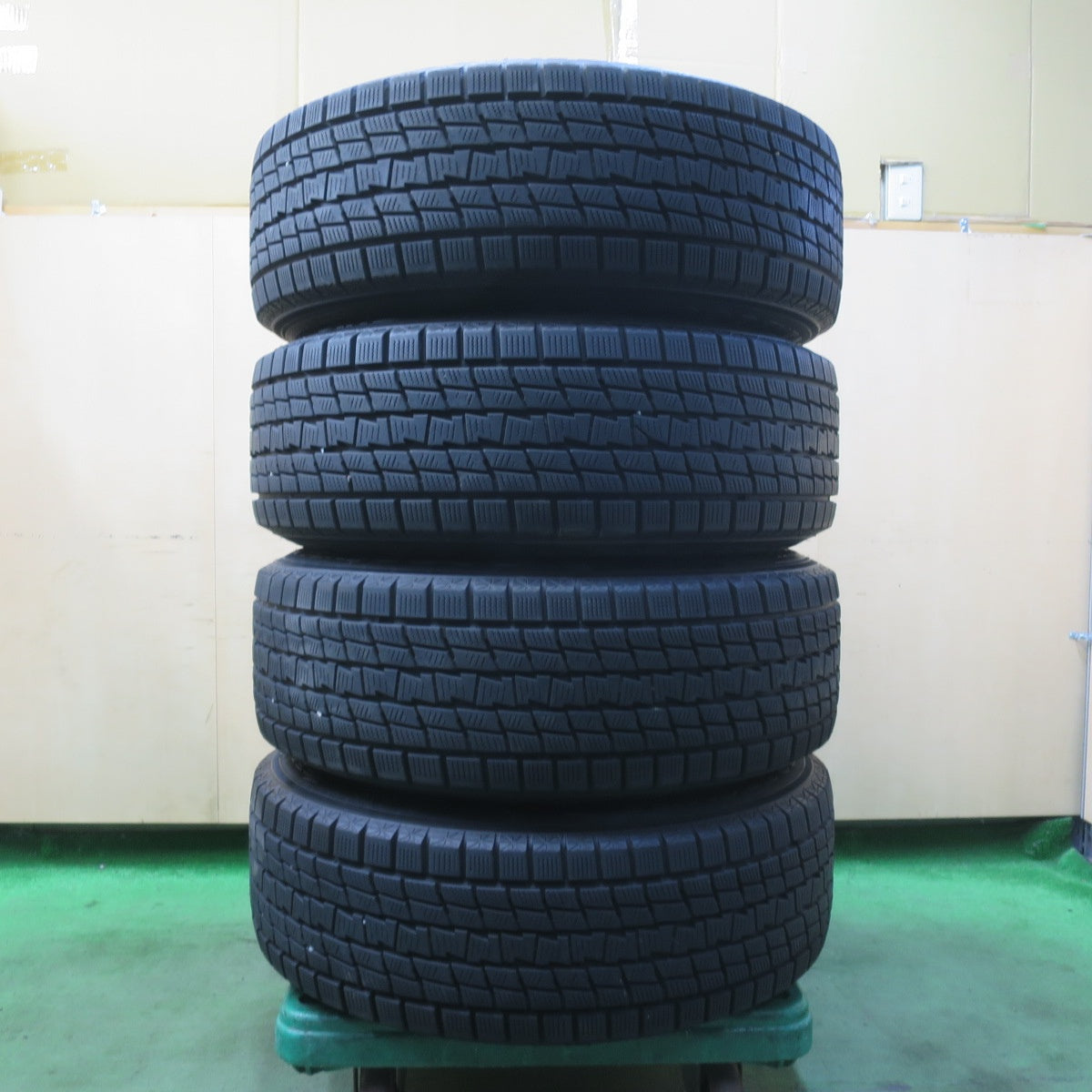 バリ溝！キレイ！9分★ボルボ 等 235/60R18 スタッドレス グッドイヤー アイスナビ SUV Team Sparco CRIMSON チームスパルコ クリムソン 18インチ PCD108/5H★5111102イス