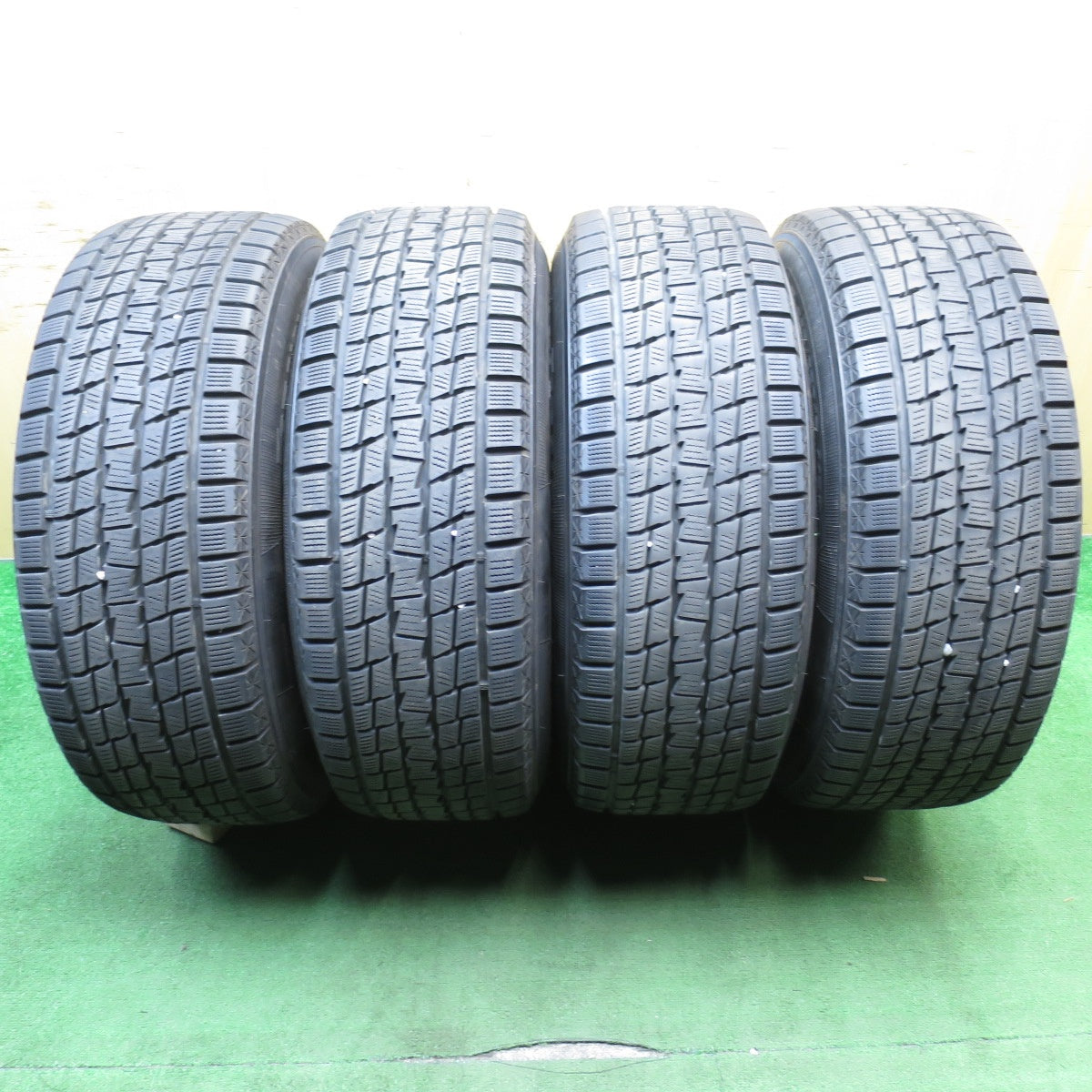 バリ溝！9分★トヨタ GUN125 ハイラックス 純正 265/65R17 スタッドレス グッドイヤー アイスナビ SUV 17インチ PCD139.7/6H★5041803KKス