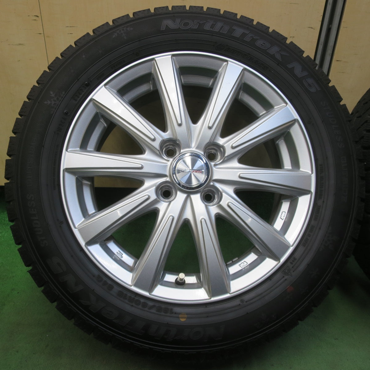 バリ溝！23年！キレイ！9.5分★スタッドレス 185/60R15 オートバックス ノーストレック N5 JOKER ジョーカー 15インチ PCD100/4H★6060604イス