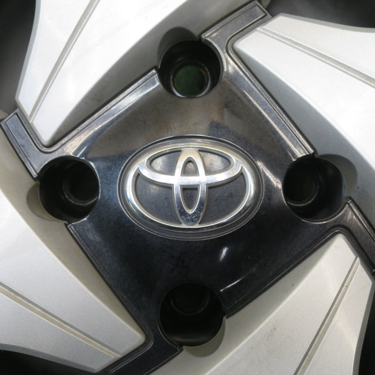 バリ溝！23年！9.5分★トヨタ アクア 純正 スチール 185/60R15 ロードストーン EUROVIS HP02 15インチ PCD100/4H★6013002NJノ