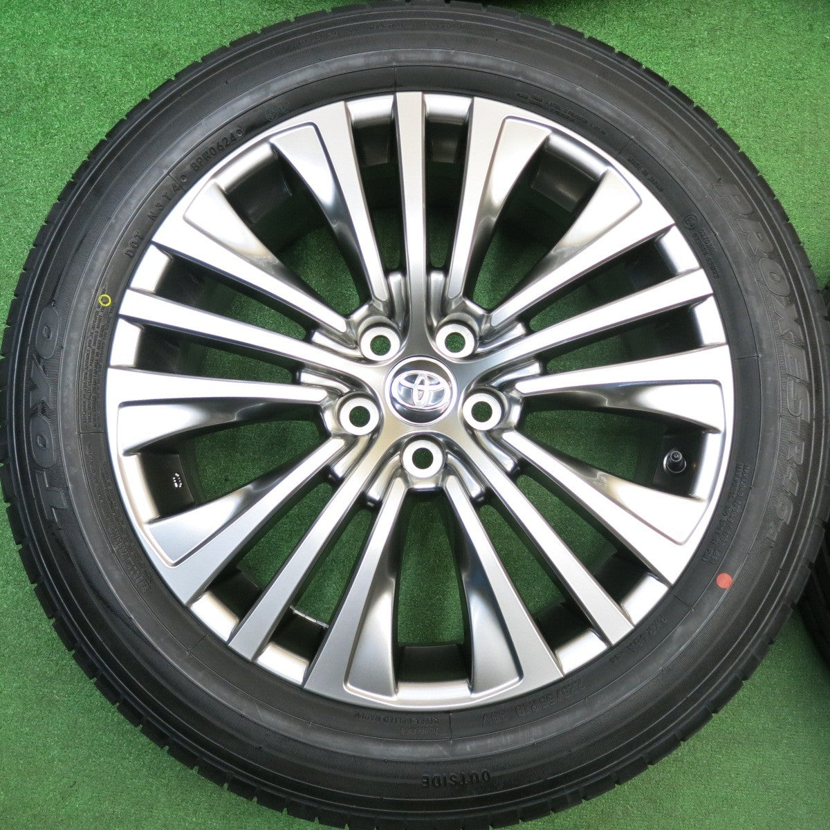 新車外し！24年★トヨタ 80系 ハリアー 純正 225/55R19 トーヨー プロクセス R46A 19インチ PCD114.3/5H★5112001HAノ
