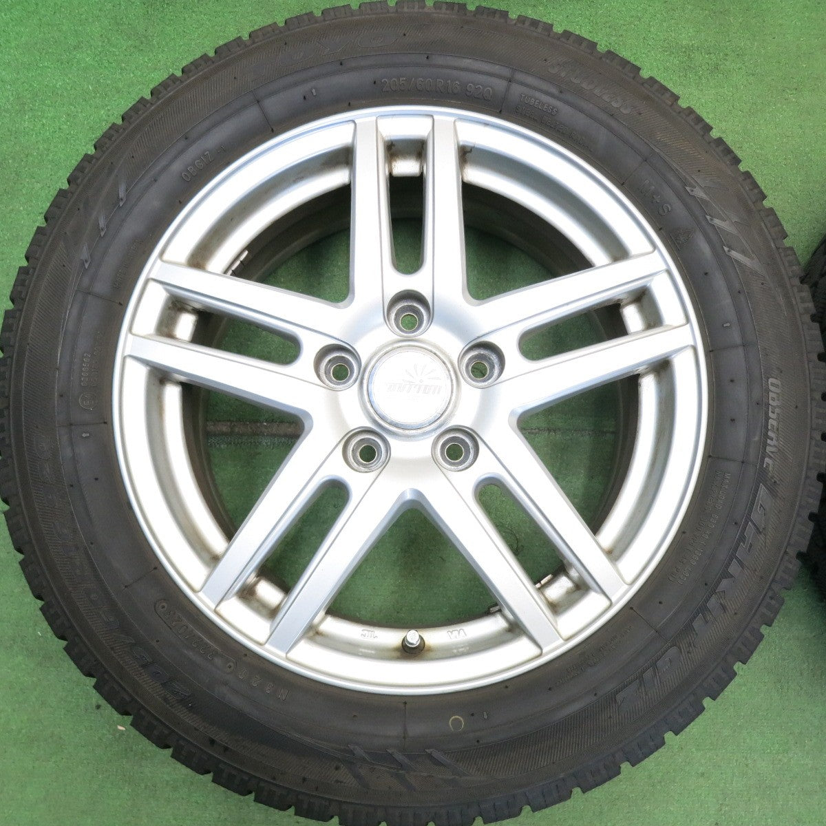 バリ溝！23年！9.5分★スタッドレス 205/60R16 トーヨー オブザーブ ガリット GIZ ravrion ラブリオン 16インチ PCD114.3/5H★6052305HAス
