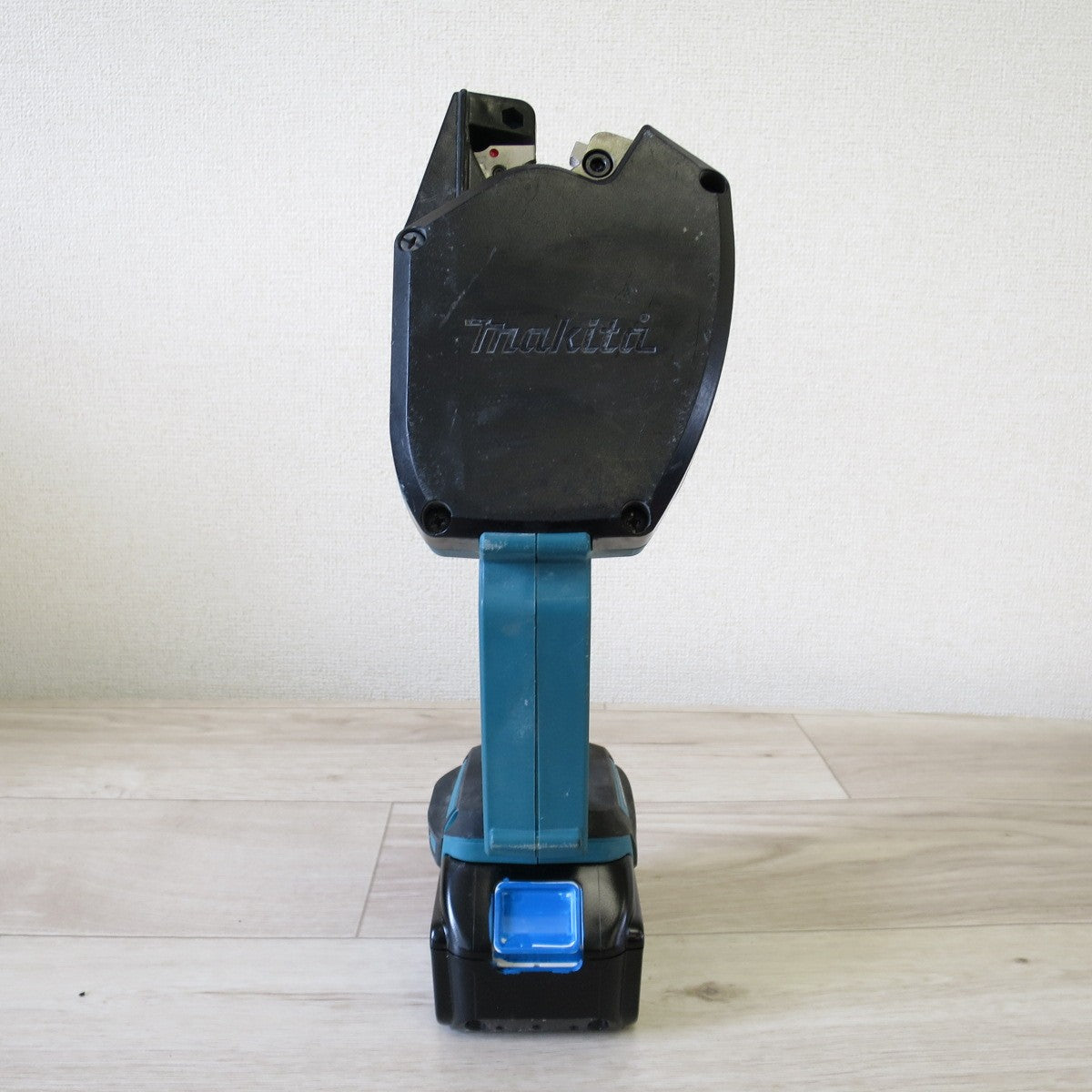 [送料無料] ◇マキタ 充電式 全ネジ カッタ SC102D 電動 工具 makita 全ねじ カッター バッテリー BL1860B◇