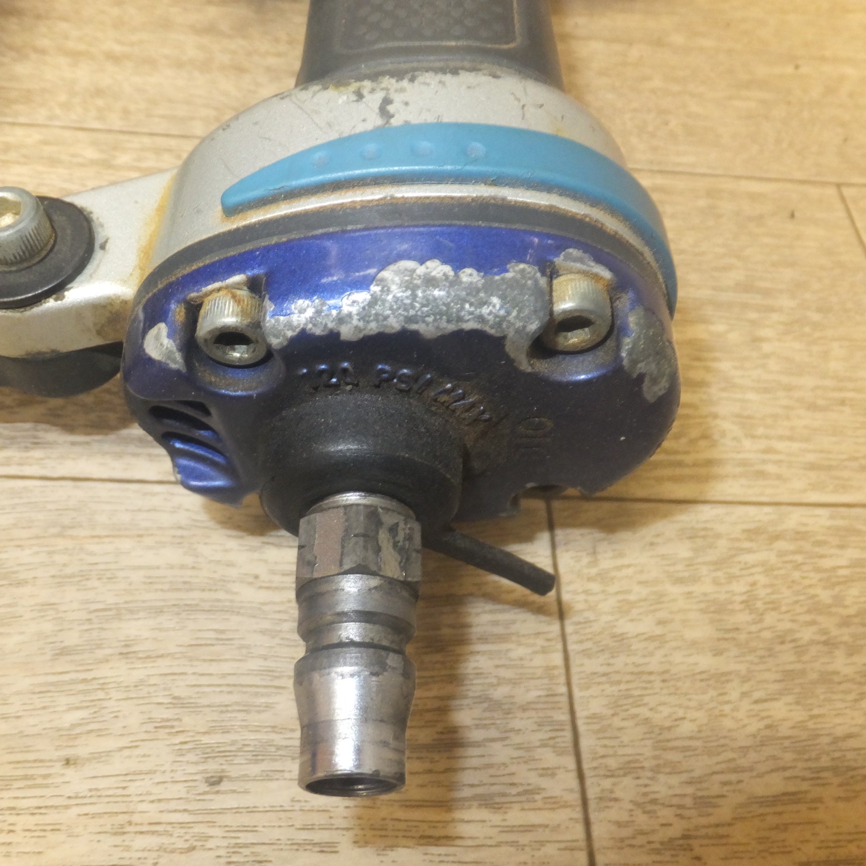 送料無料] ☆マキタ makita フローリング用エアタッカ AT1150B 常圧
