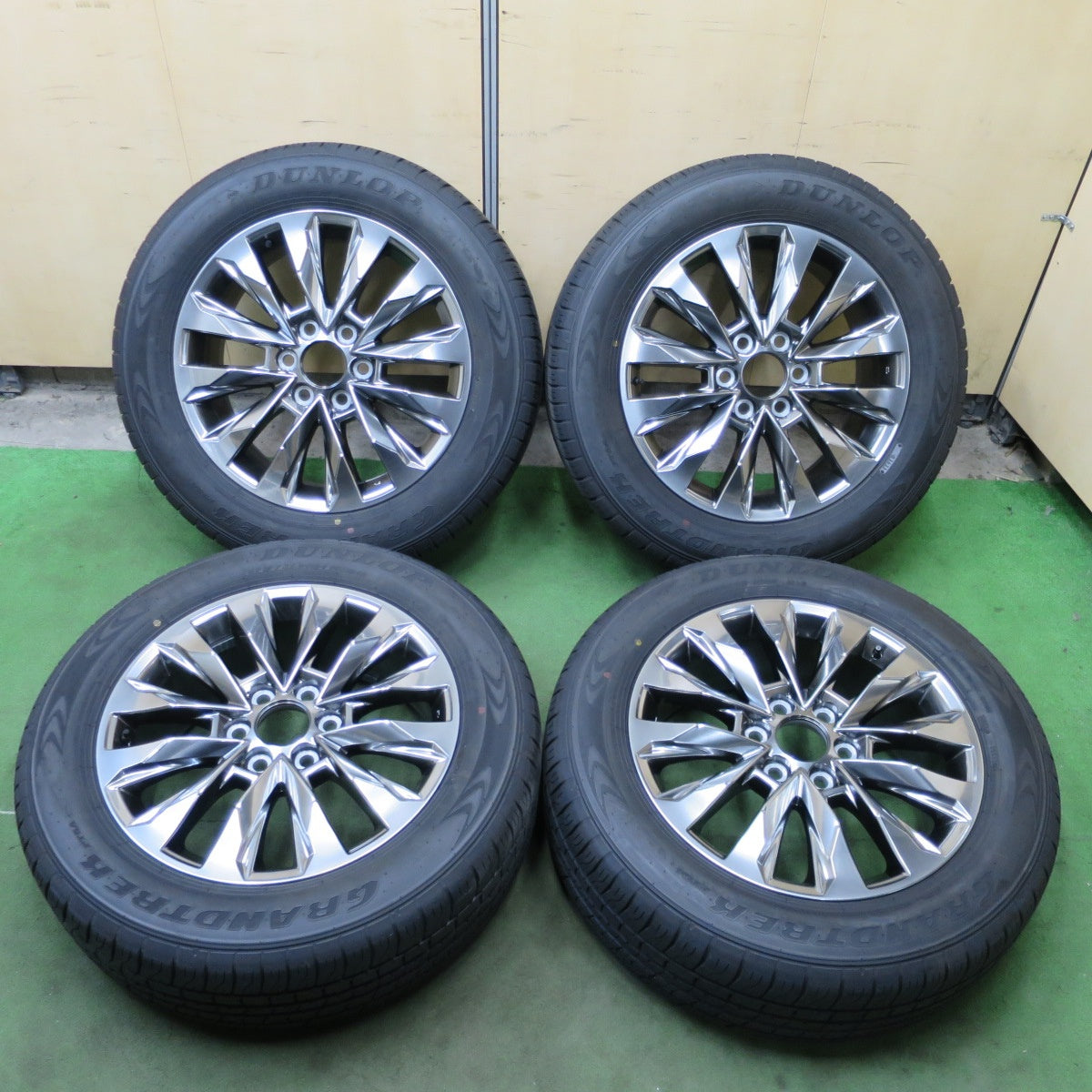 新車外し！25年★トヨタ ランクル 300 ZX 純正 265/55R20 ダンロップ グラントレック PT5A 20インチ PCD139.7/6H★6032101NGノ