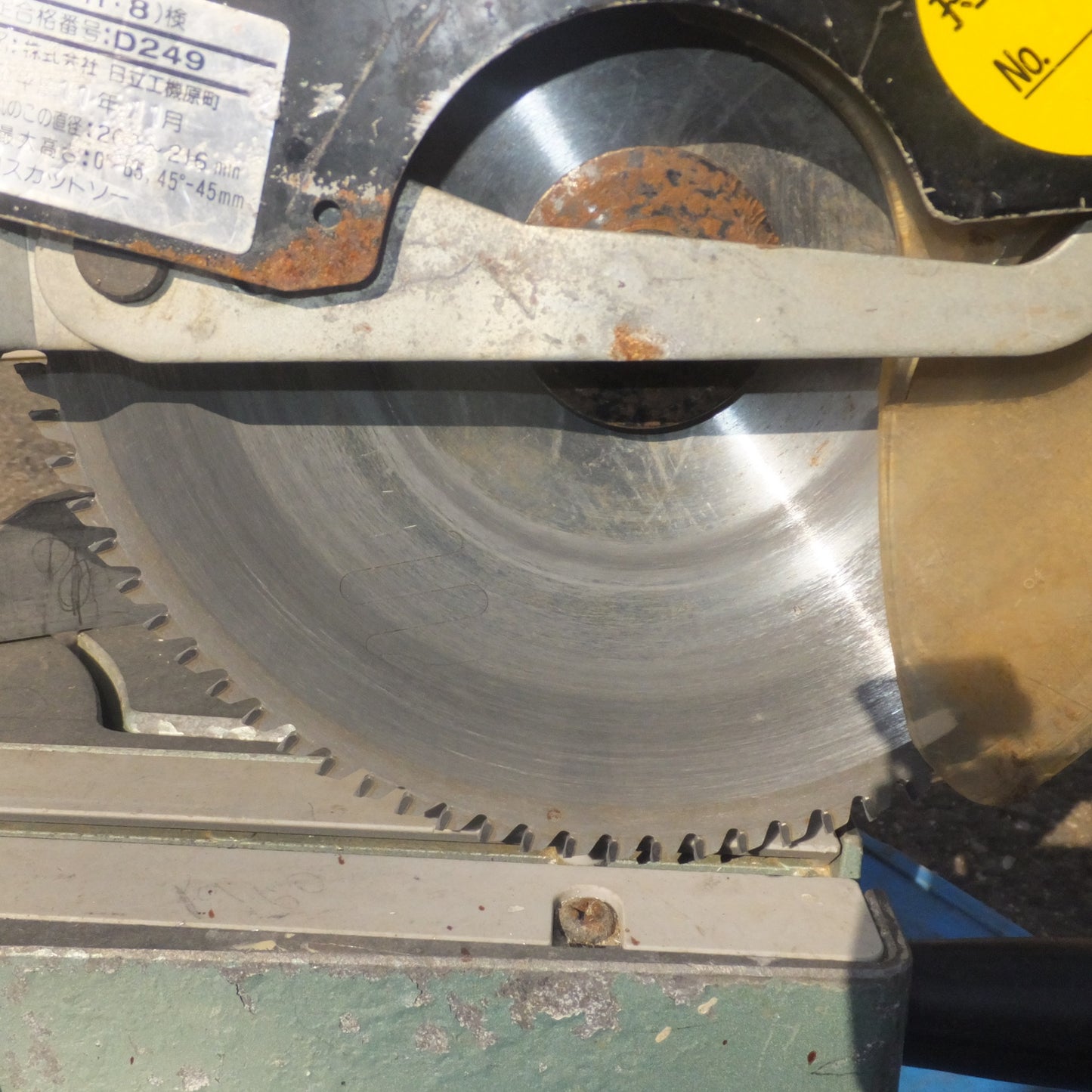 [送料無料] 岐阜発★日立 HITACHI 216mm 卓上スライド丸のこ C8FB2　100V 50/60Hz 11A 4900rpm　木工用 超硬丸のこ★