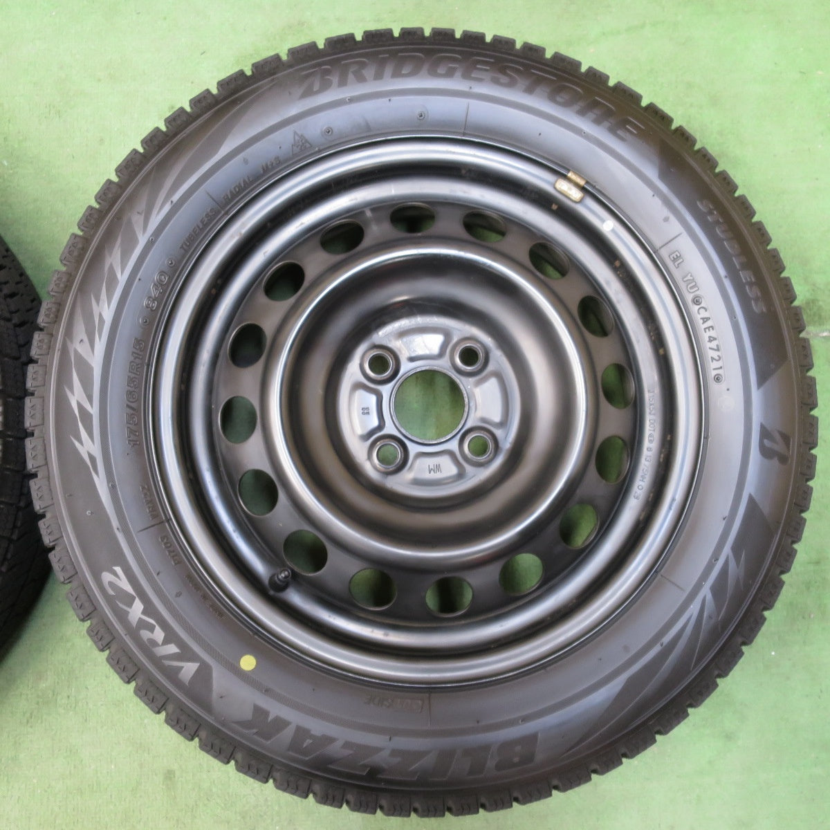 バリ溝！21年！キレイ！8.5分★スタッドレス 175/65R15 ブリヂストン ブリザック VRX2 スチール ホイール 15インチ PCD100/4H★5122010イス