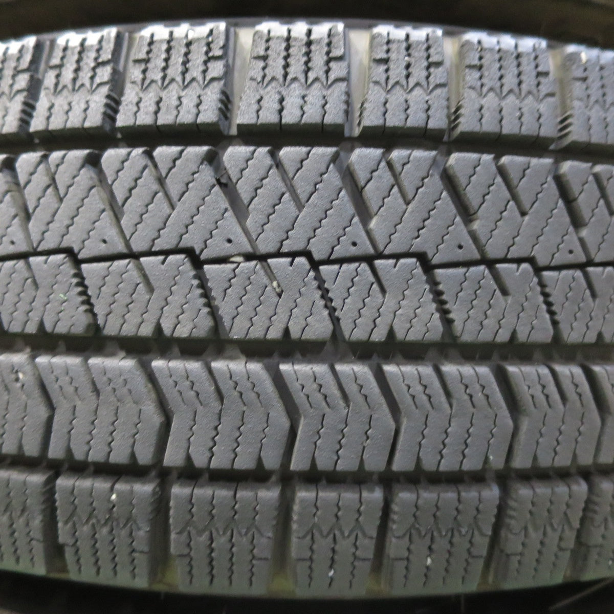 バリ溝！22年！キレイ！8.5分★スタッドレス 185/65R15 ブリヂストン ブリザック VRX2 ROZEST ローゼスト 15インチ PCD100/4H★5082805イス