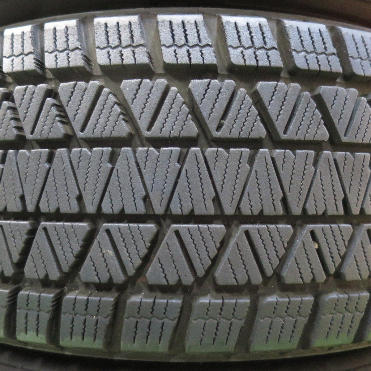 バリ溝！キレイ！9分★スタッドレス 225/65R17 ブリヂストン ブリザック DM-V3 ECO FORME エコフォルム 17インチ PCD114.3/5H★5011708イス