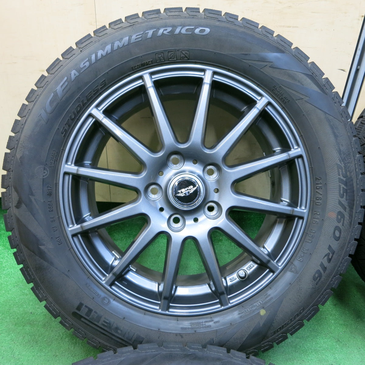 [送料無料] バリ溝！キレイ！8.5分★スタッドレス 215/60R16 ピレリ アイスアシンメトリコ TEAD テッド 16インチ PCD114.3/5H★4092002SYス