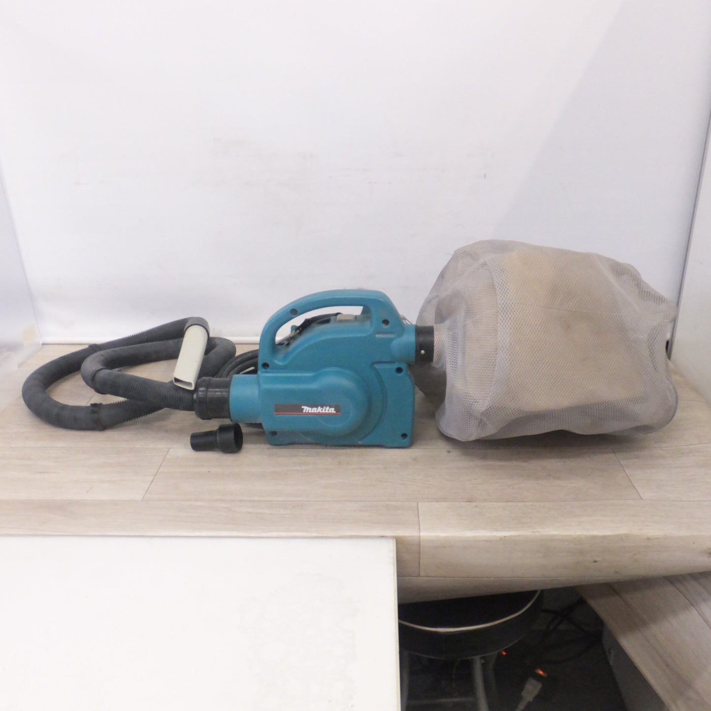 [送料無料] ★マキタ makita 携帯用集じん機 451 屋内用　100V～ 5.5A 50-60Hz 520W★