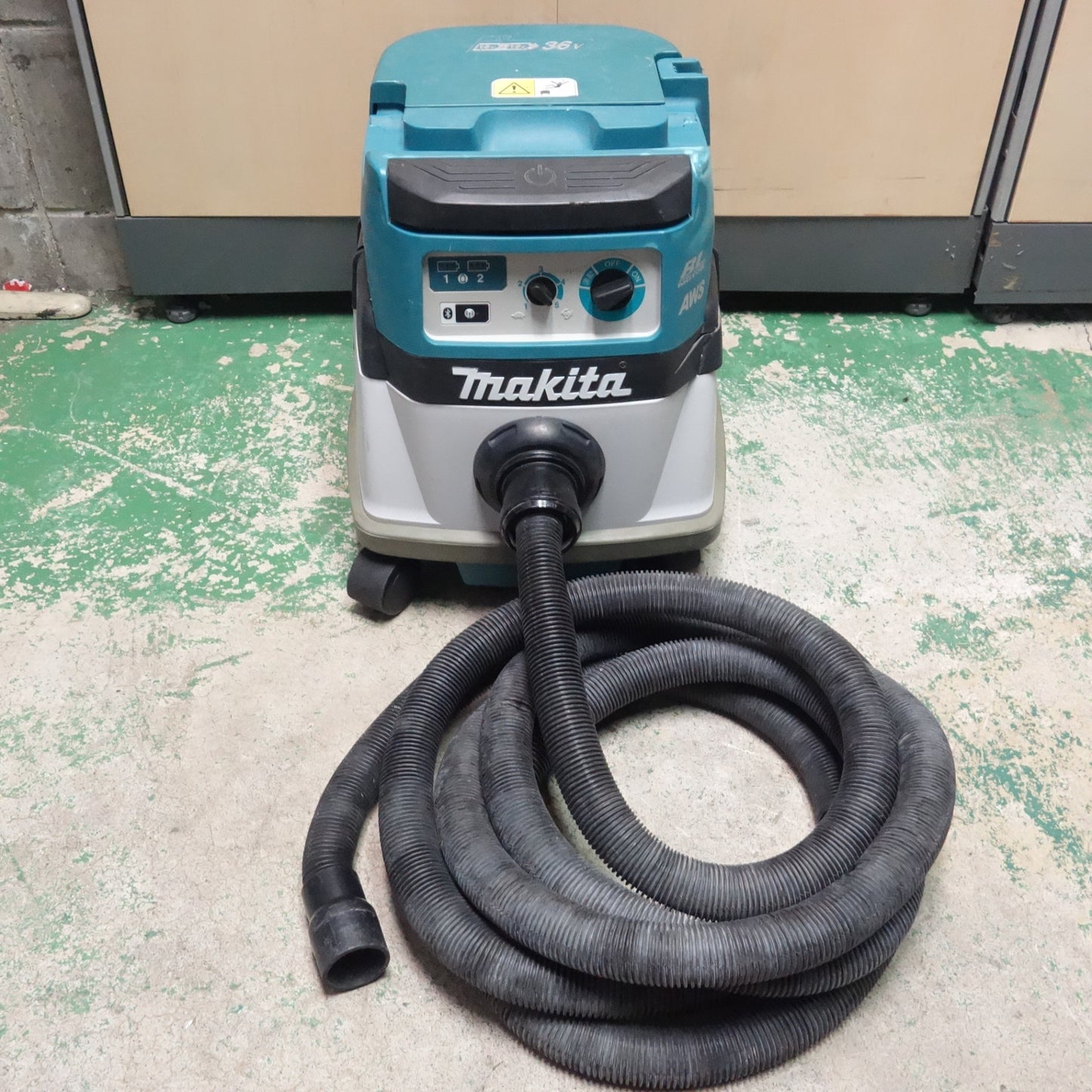 [送料無料] ☆マキタ 粉じん 専用 業務用 充電式 集じん機 36V VC864D 本体のみ 集塵 電動 工具☆