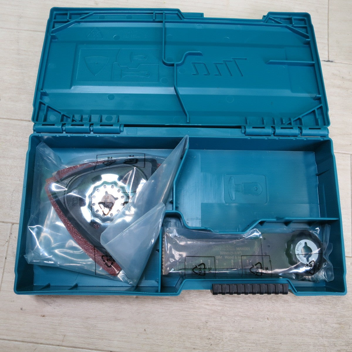 キレイ！付属品付き☆マキタ 充電式 マルチツール TM52D 電動 工具 切断 削り取り 研削 コードレス makita 18V☆