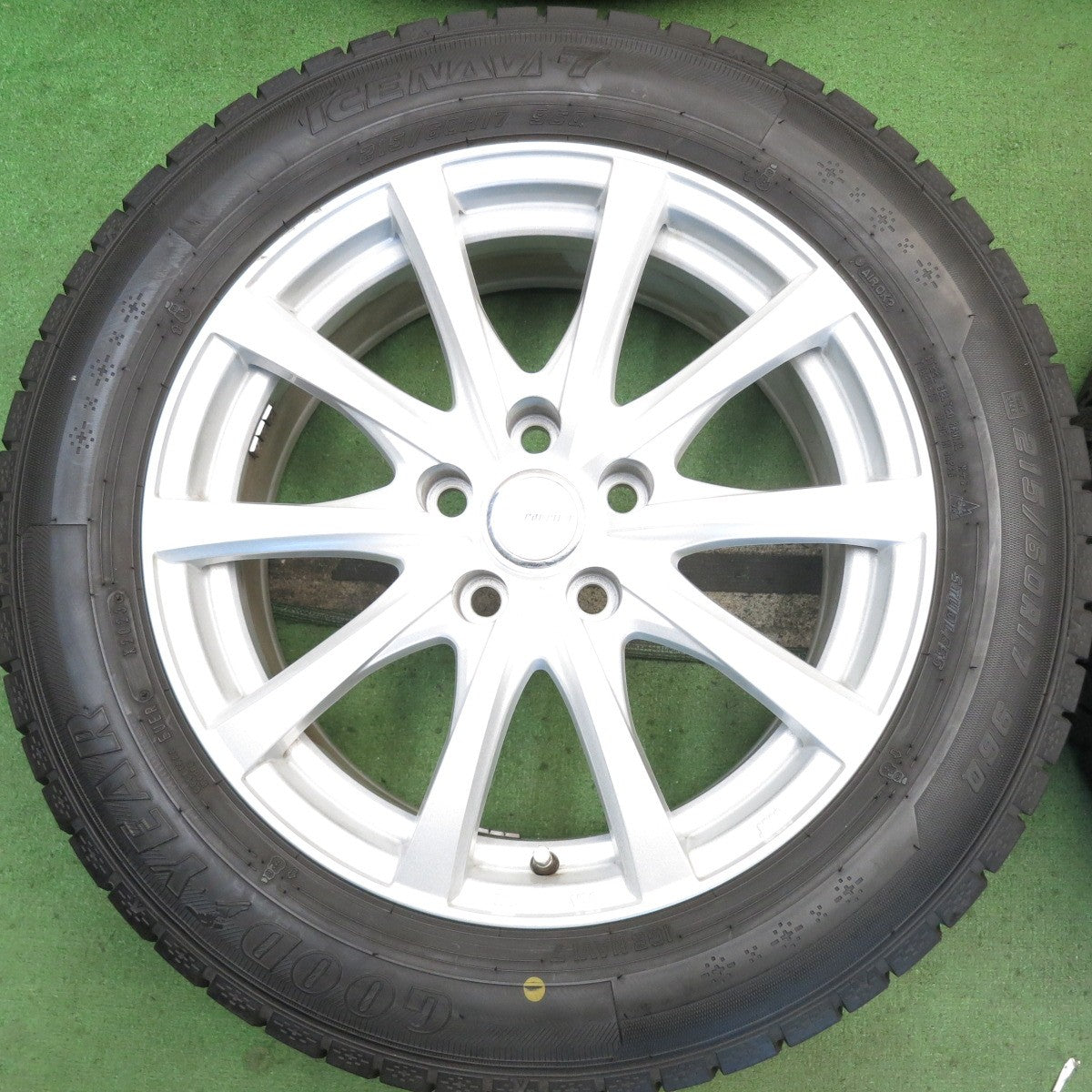バリ溝！23年！9.5分◎スタッドレス 215/60R17 グッドイヤー アイスナビ7 ravrion RS01 ラブリオン 17インチ PCD114.3/5H◎6090607HAス
