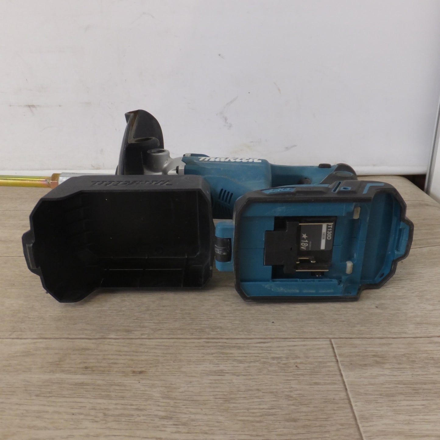 [送料無料] ★マキタ makita 充電式カクハン機 UT130D 18V 本体のみ★